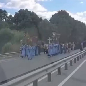 Пробка у Боголюбово из-за крестного хода растянулась на 4 км