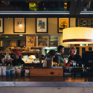 Во Владимире сохранят фоновую музыку в ресторанах вопреки уходу из России крупных лейблов 