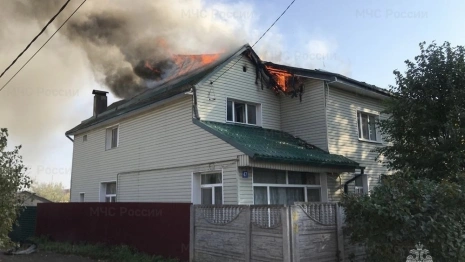 Во владимирском микрорайоне Семязино вспыхнул коттедж