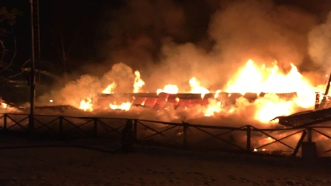 В Коврове сгорел горнолыжный комплекс Красная Гора
