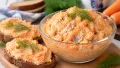 Нежная намазка с селедкой и сыром: идеальная закуска на праздничный стол за 10 минут — пойдет и на гренки, и на тарталетки