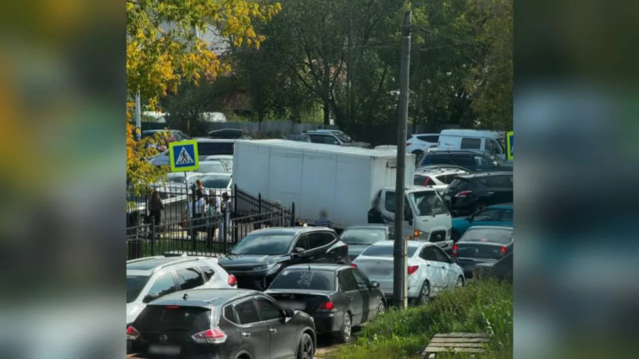 Родители школьников во Владимире спровоцировали хаос на дорогах
