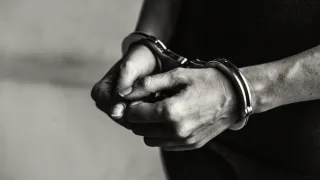 Жителя Кольчугино отправили в исправительный центр за нападение на полицейского