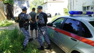 Житель Владимира устроил стрельбу из ружья в собственной квартире