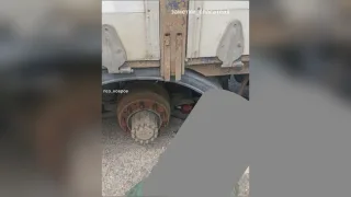 В деревне под Ковровом слетевший с домкрата грузовик насмерть придавил мужчину
