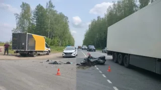 Мотоциклист попал в больницу после столкновения с грузовиком в Александровском районе