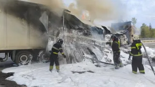 Два автомобиля вспыхнули на трассе М-7 во Владимирской области