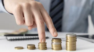 Банк России снизил ключевую ставку до 18% годовых
