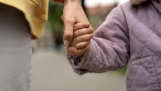 Во Владимире лишенной родительских прав матери вернули троих сыновей
