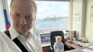 Владимирский депутат Госдумы впервые показал фото с дочерью на работе