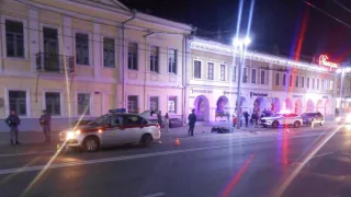 В центре Владимира столкнулись мотоцикл и машина Росгвардии