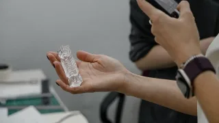 На Гусевском хрустальном заводе изготовили конфеты