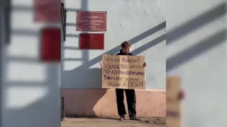 Отец умерших в Красном кресте двойняшек вышел на пикет во Владимире