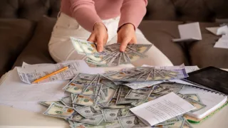 Женщину обвиняют в обмане на 2,7 миллиона рублей
