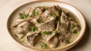 Печень в сметане делаю так: семья больше не просит гуляш — вкусно, полезно, без лишнего масла