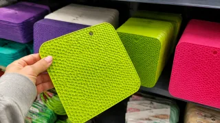 Скупаю эти коврики в Fix Price пачками: использую их и на даче, и дома — нарадоваться не могу своей смекалке