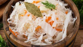 Забудьте про уксус: как быстро заквасить капусту - деревенско-ленивый способ от бабушек