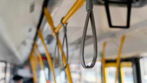 В Меленках пьяный пассажир напал на кондуктора в автобусе