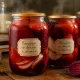 Помидоры со свеклой на зиму: копеечный рецепт для зимнего стола, даже рассол оторвут с руками