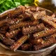 Подсохший черный хлеб не выбрасываю: из него получается чесночная закуска как в ресторане — хрустяще и очень вкусно