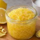 Перекручиваю цедру с сахаром — и в банку: лимонная вкуснятина идет на ура и с кашей, и с чаем