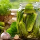 Если банки с огурцами мутнеют и взрываются: простой метод сохранить драгоценные зеленцы — даже без погреба