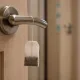 Зачем умные хозяйки вешают чайный пакетик на дверную ручку: вагон пользы за копейки