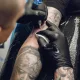 В Коврове двух мужчин обвиняют в убийстве друга из-за татуировки