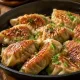 Никакой варки: пельмени с хрустящей корочкой — рецепт, который я подсмотрела у китайцев