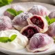 Нежные и очень сочные: эти вареники с вишней сведут с ума всех домашних — тесто тонкое, а начинка не вытекает