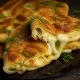 Кефир, яйцо и горсть зелени — через 10 минут на столе гора румяшек: вкуснее хачапури, проще вареников
