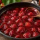 Клубничное варенье больше не варю, а жарю — получается в сто раз вкуснее: ягодки целые, а сахара меньше