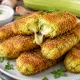 Кабачки больше не жарю кружочками: добавляю сыр — и получается блюдо, которое съедают первым — драники отдыхают