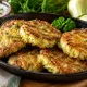 Без яиц и мяса: «Кабачлеты» из кабачка и капусты исчезают со стола первыми — летнюю вкуснятину едят даже дети