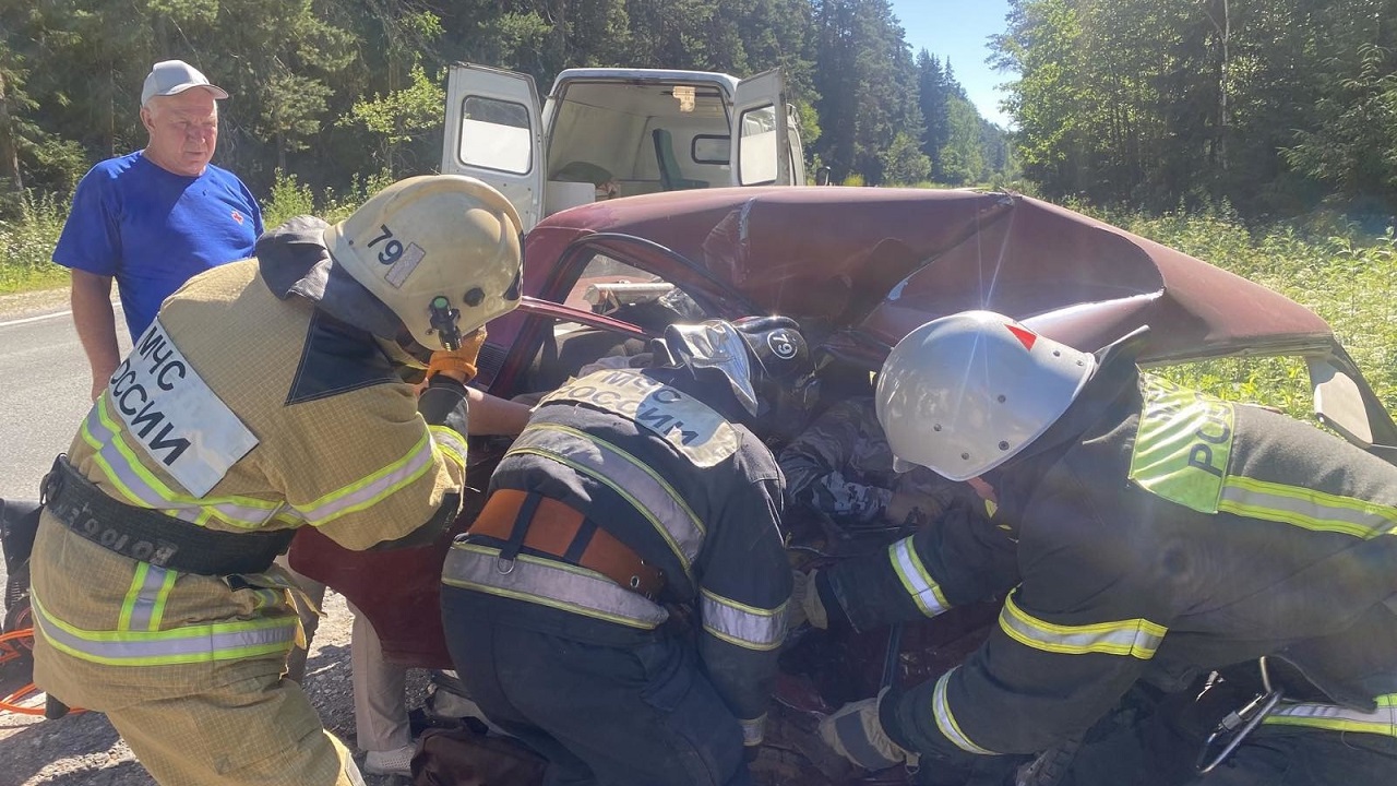 На дороге под Судогдой разбились 3 авто: спасатели доставали людей из  искореженных машин - День во Владимире