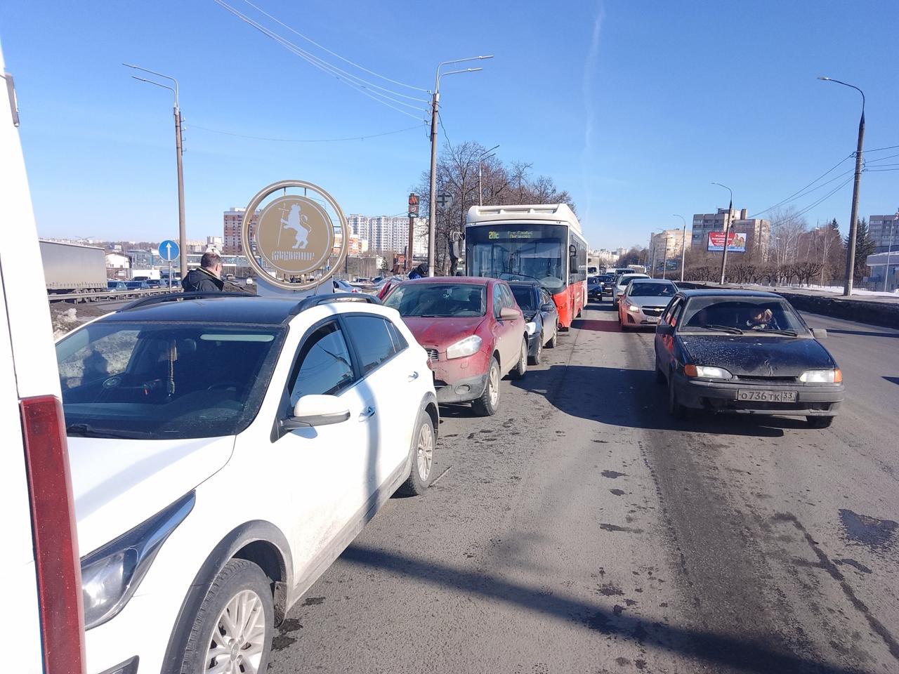 Стали известны подробности с автобусом и 4 машинами во Владимире - День во  Владимире