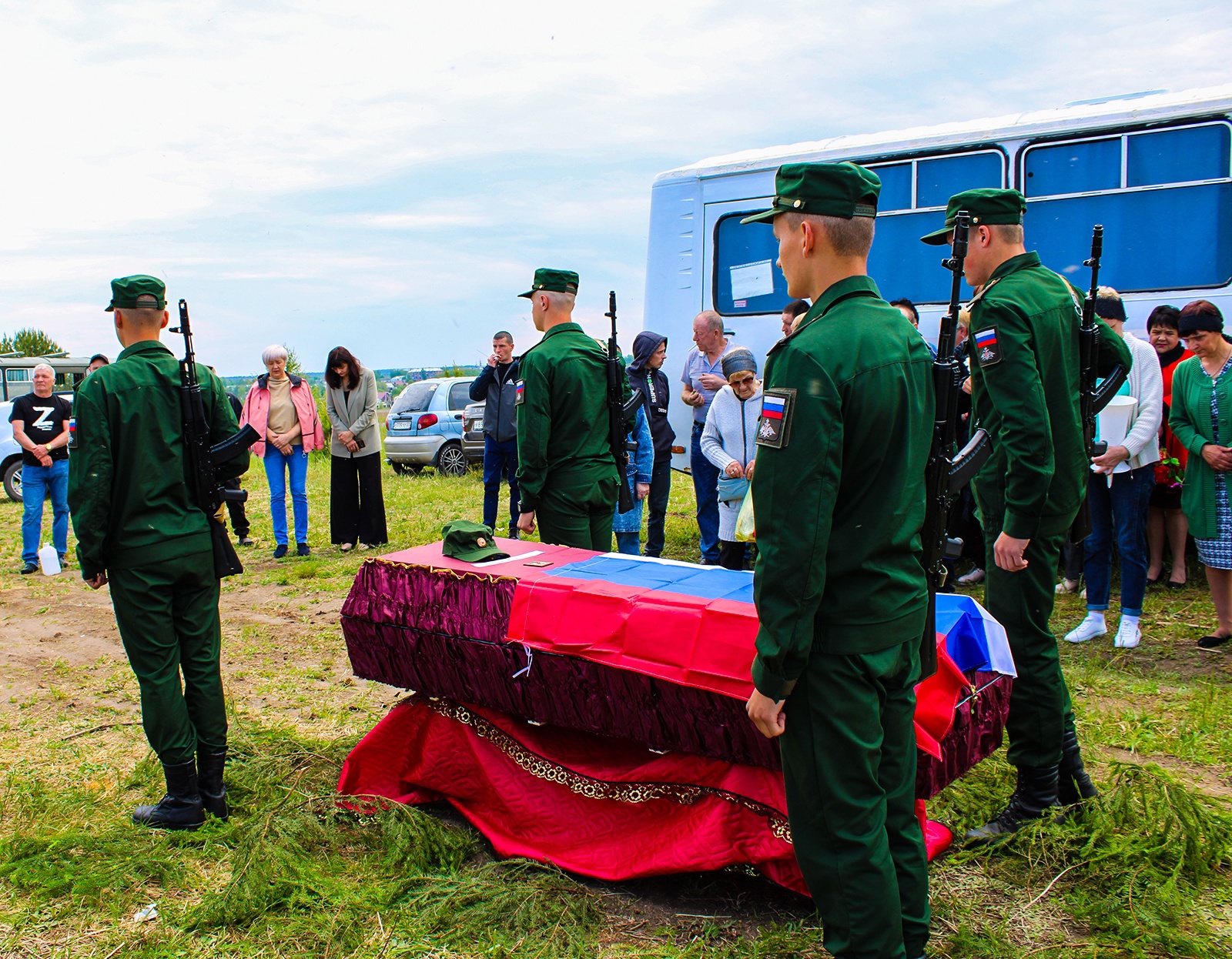 В Меленковском районе простились с погибшим в зоне СВО 34-летним бойцом -  День во Владимире